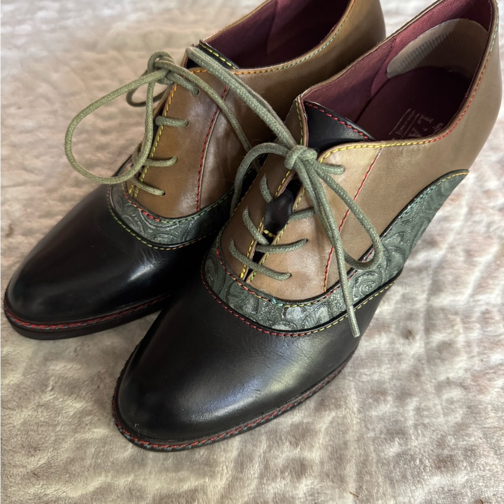Chic Women's Lace-Up Boots in Black, Brown, and Green